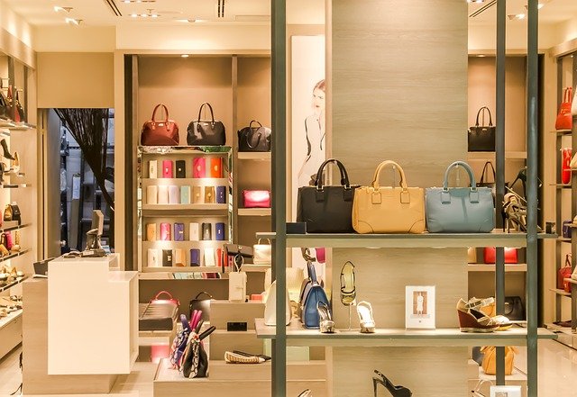 La femme aux escarpins roses et sa boutique de chaussures